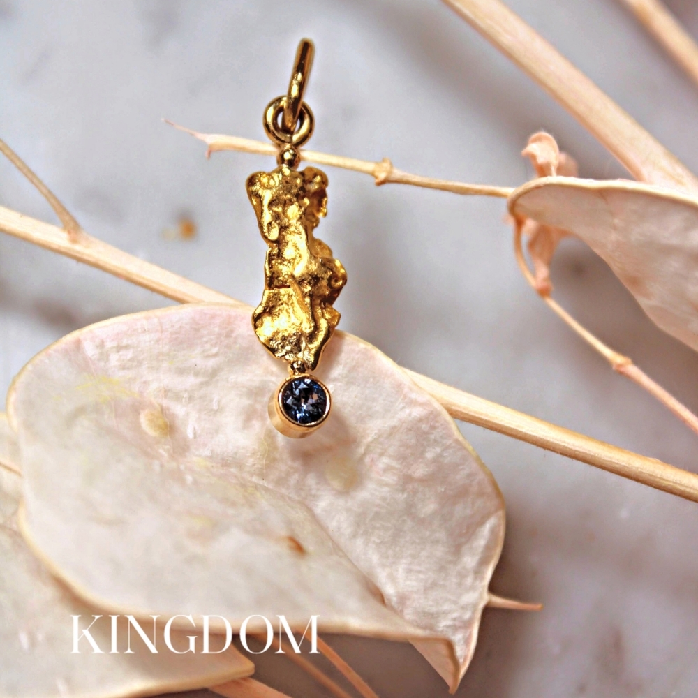 18k Gold Sapphire Pendant